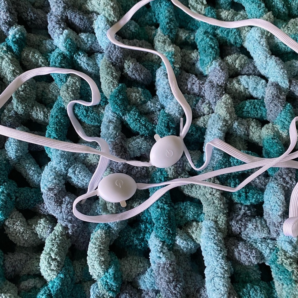 Light-up “laces”, three speeds